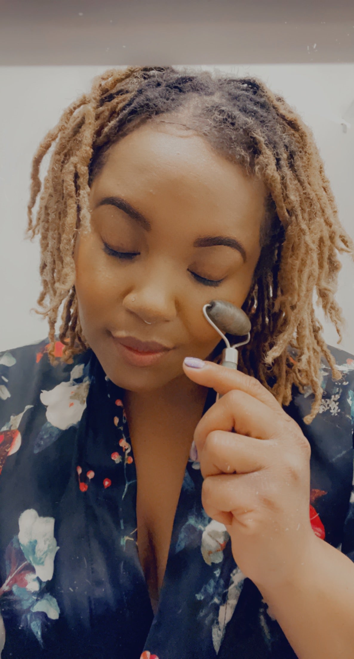 Jade healing facial roller