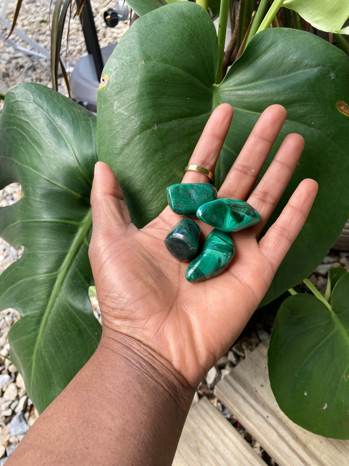 Malachite-tumbled stone